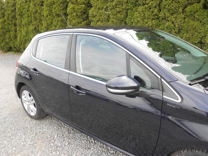 Peugeot 208 NAVIGACE,CHROM,LED!! - fotka 14 z 42