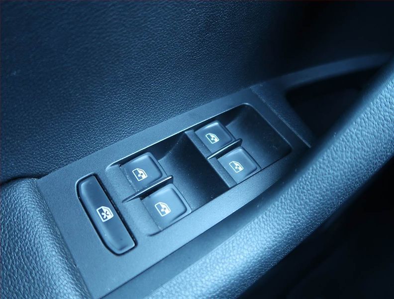 Škoda Octavia (2019) Ambition 1.6 TDI, Tempomat - fotka 21 z 23