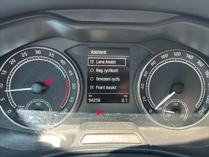 Škoda Scala 1,6 TDi 85kW AMBITION - fotka 16 z 23