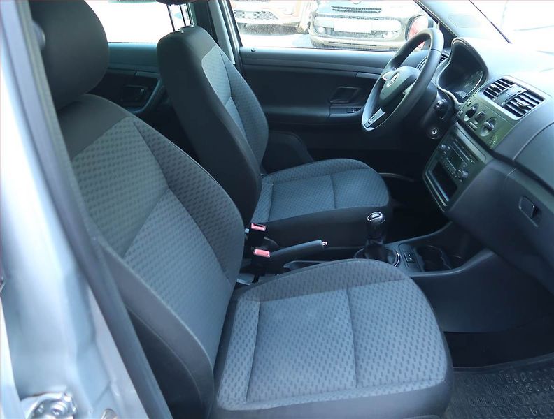 Škoda Fabia (2014) Ambiente 1.2 TSI, Serv.kniha - fotka 9 z 14