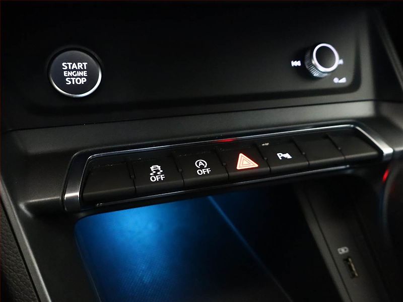 Audi Q3 (2019) S line 35 TFSI - fotka 16 z 21
