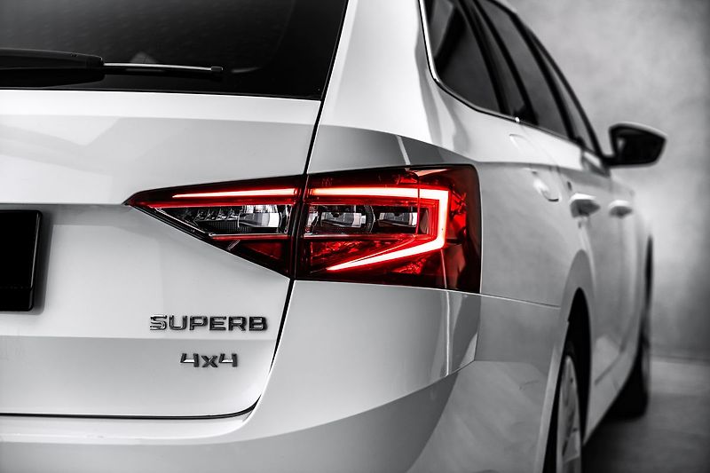 Škoda Superb Combi 2,0TDI 4x4 DSG Style Can - fotka 9 z 20
