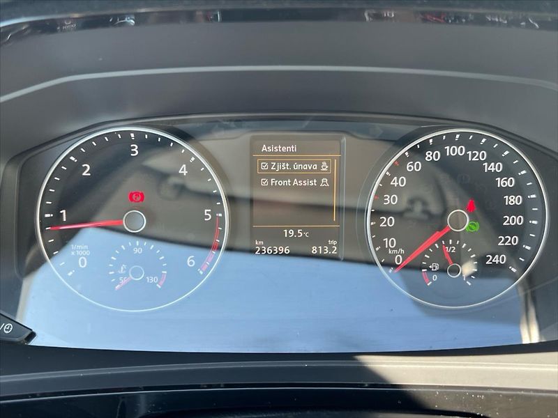 Volkswagen Multivan 2,0 TDi 7DSG 4Motion EDITION - fotka 16 z 29