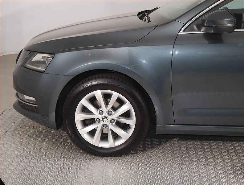 Škoda Octavia (2019) 1.6 TDI, Navi, Tempomat - fotka 15 z 16