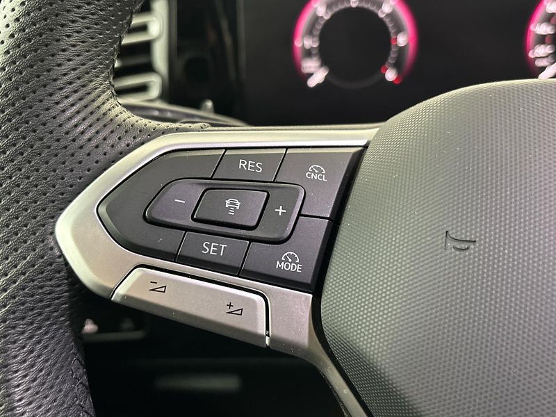 Volkswagen Tiguan R-Line 4MOT DSG - fotka 23 z 31