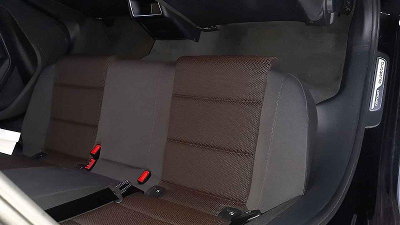 Audi A4 Allroad je reprezentativní a téměř k nerozeznání od většího allroadu odvozeného od A6. 2