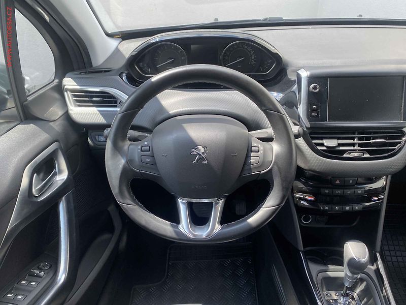 Peugeot 2008 (2016) 1.2 PT, AT, navi - fotka 11 z 16