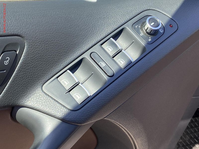 Volkswagen Tiguan (2012) 2.0 TSi 4x4, Sport&Style - fotka 11 z 19