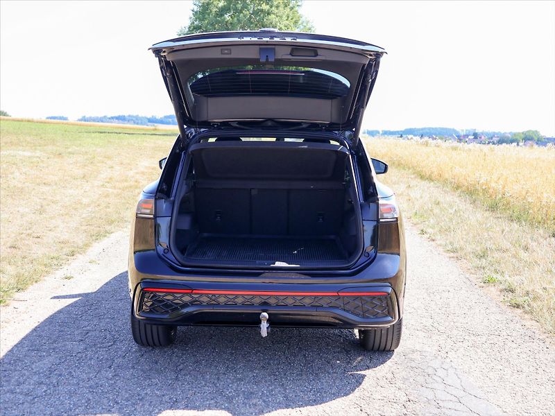 Volkswagen Tiguan 2,0 TDI 142kW DSG R-Line DPH - fotka 9 z 38