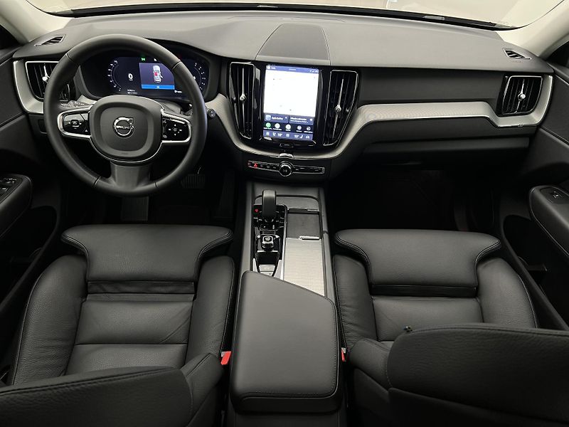 Volvo XC60 B4 AWD DARK PLUS AUT - fotka 2 z 39