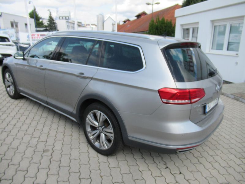 Volkswagen Passat (2016) 2,0TDI 4motion ALLTrack 240ps - fotka 7 z 17