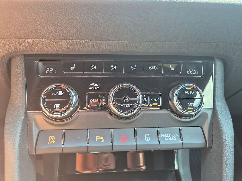 Škoda Karoq 1,5 TSI 110kW SportLine, CZ, 1 - fotka 25 z 28