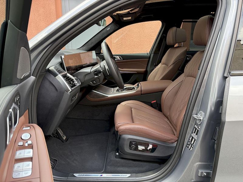 BMW X7 xDrive40d M-PRO Indiv. FULL - fotka 14 z 56