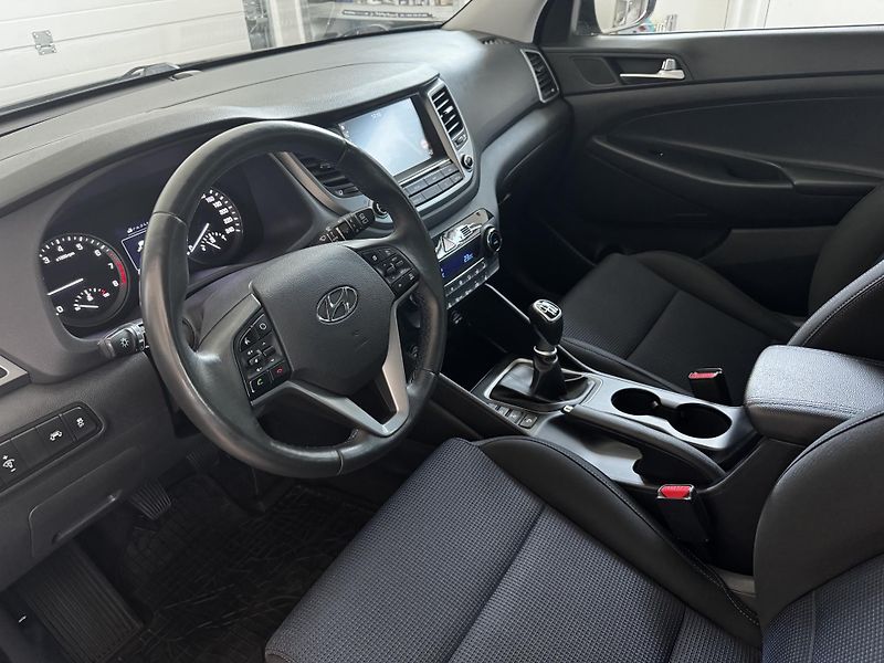 Hyundai Tucson (2018) 1.6 T-GDI 4x4 Trikolor - fotka 9 z 23