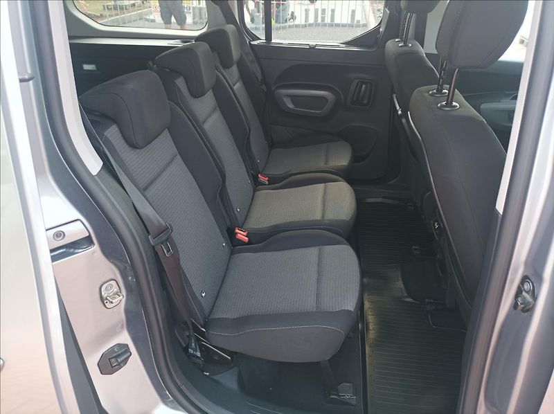 Toyota ProAce City Verso 1,2 6 MT WG Family - fotka 8 z 18