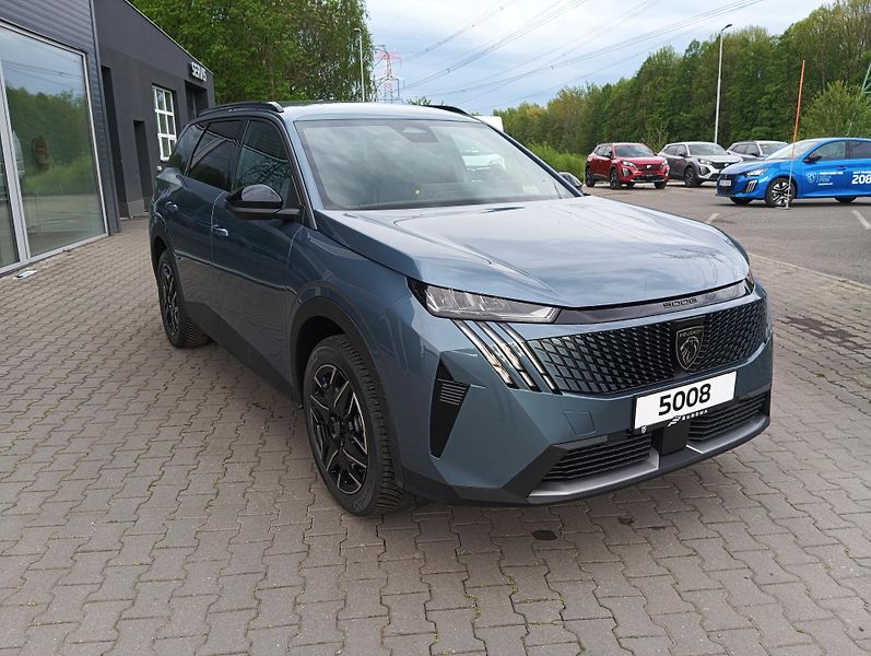 Peugeot 5008 (2026) ALLURE Hybrid 145 e-DCS6 - fotka 1 z 21
