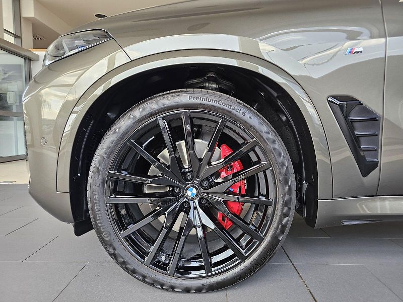 BMW X5 xDrive40d - fotka 4 z 36