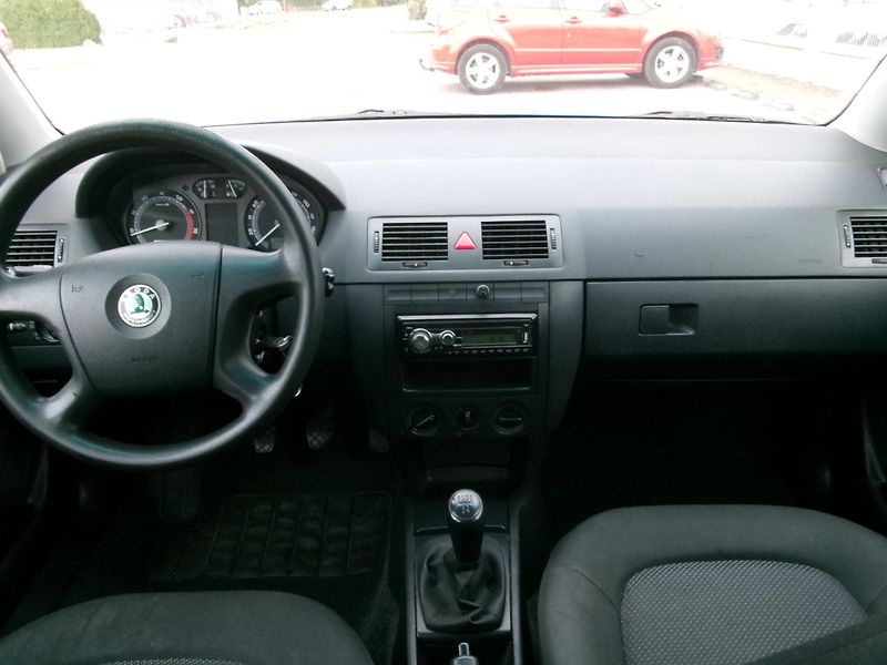 Škoda Fabia (2005) 1,4 16V KLIMA ROZVODY - fotka 17 z 21