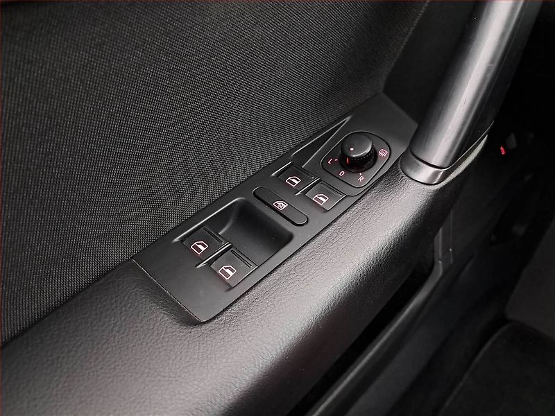 Volkswagen Passat (2014) 2.0 TDI, rezervace - fotka 19 z 20