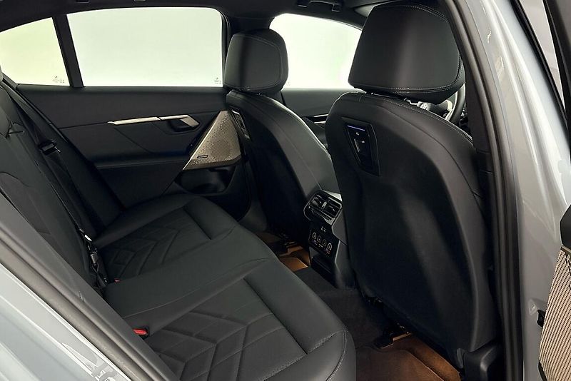 BMW Řada 5 řady 5 | 520d xDrive - fotka 12 z 24