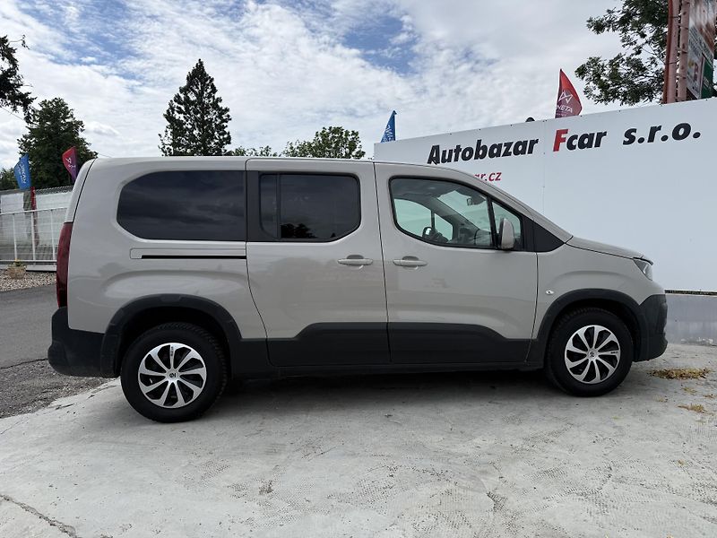 Peugeot Rifter (2020) 1.2 PureTech 7 míst ser.knížka - fotka 9 z 23