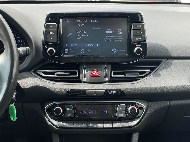 Hyundai i30 1,5 T-GDI Combi Smart PDC - fotka 11 z 23