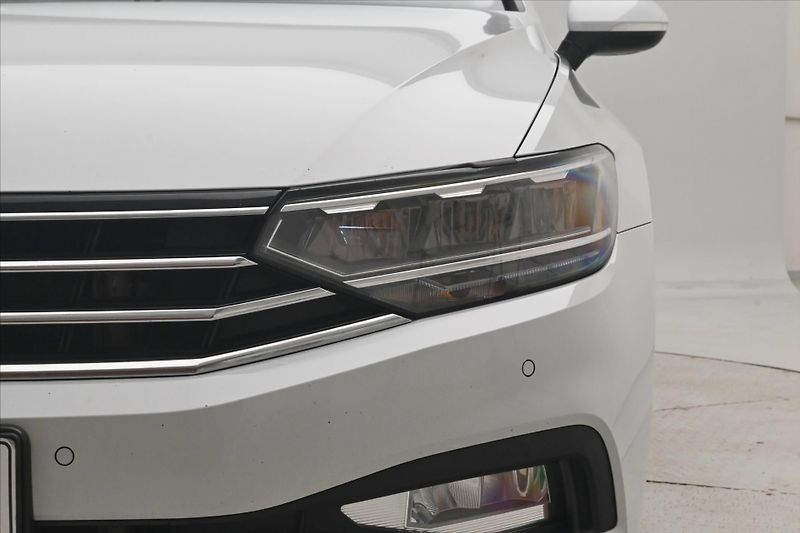 Volkswagen Passat 2,0 TDI 110 kW DSG Business Zá - fotka 29 z 31