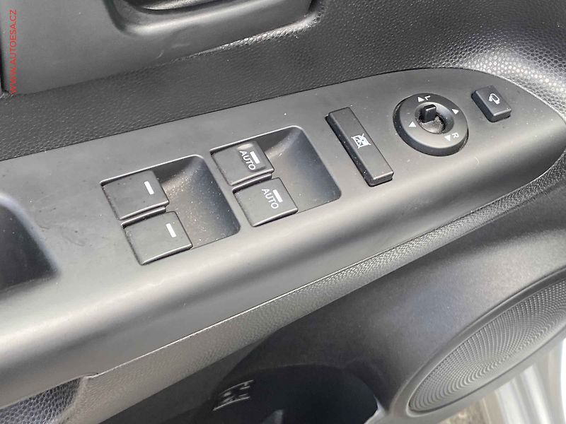 Kia Venga (2016) 1.4i, Výhřev sed, TZ - fotka 11 z 18