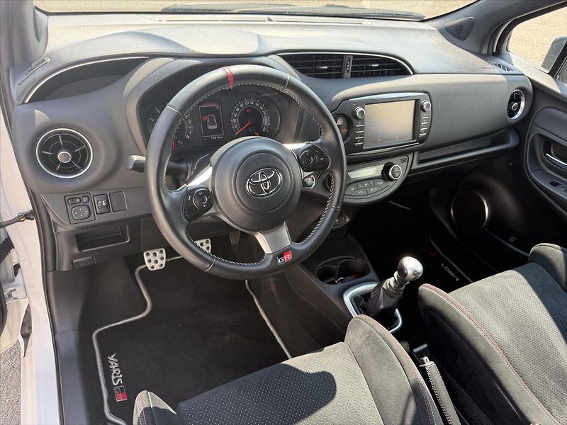 Toyota Yaris 1,8 GRMN - fotka 9 z 15