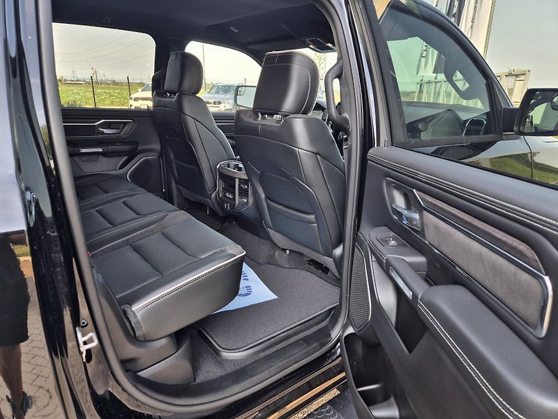 Dodge RAM (2025) 1500 Laramie Sport 3.0l - fotka 14 z 17