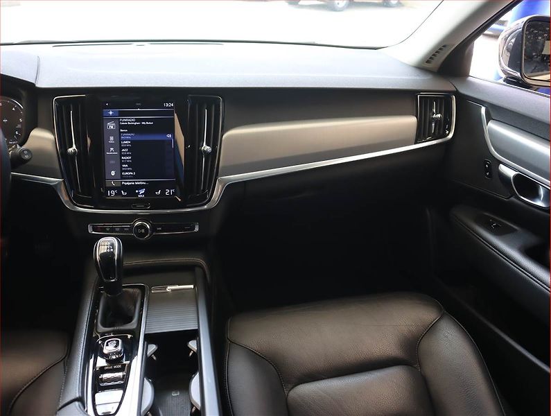 Volvo V90 (2018) D3, Serv.kniha, Kůže, Navi - fotka 8 z 21