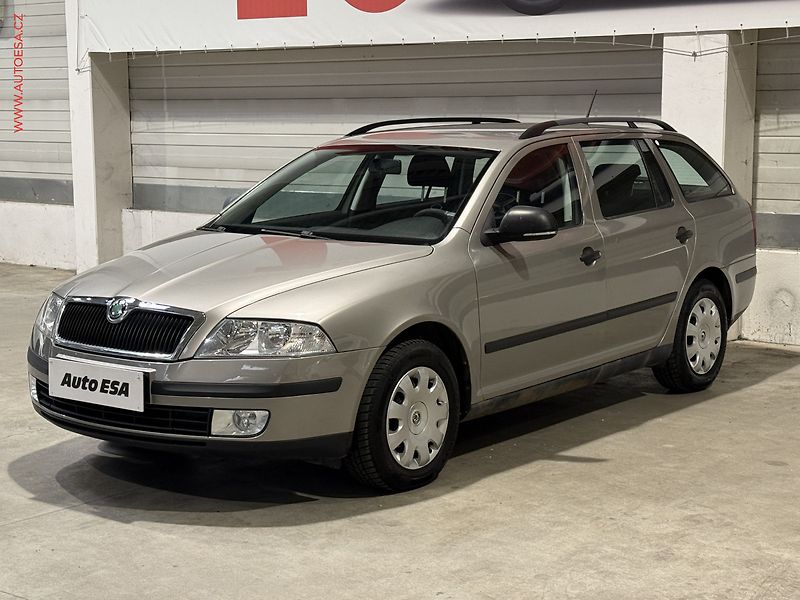 Škoda Octavia (2011) 1.6i, 2.maj,ČR, Tour, +kola - fotka 3 z 15