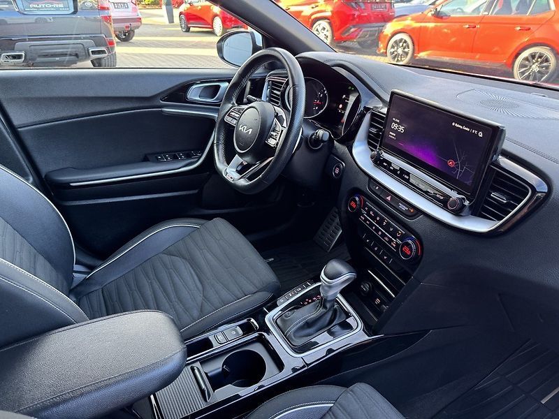Kia Ceed (2022) 1.5i TGDi GT-Line Automat LED - fotka 18 z 49