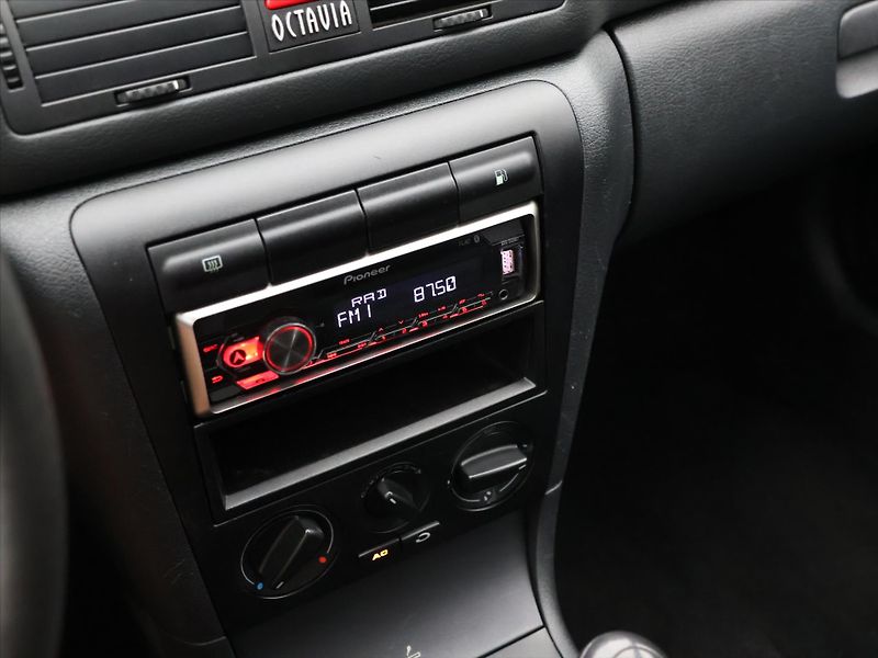 Škoda Octavia 1,6 MPI 75kW Tour Klima 2.Maj - fotka 17 z 26