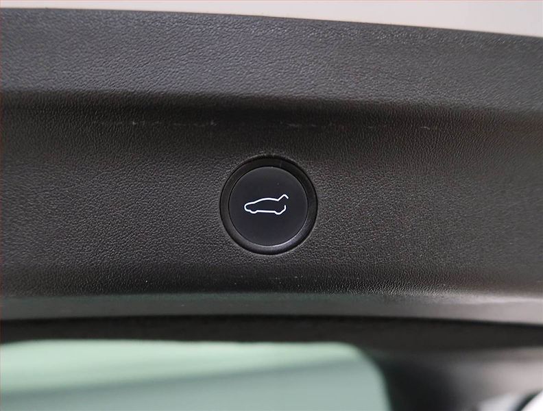 Tesla Model Y (2023) RWD LFP 60kWh, SoH 93% - fotka 19 z 31