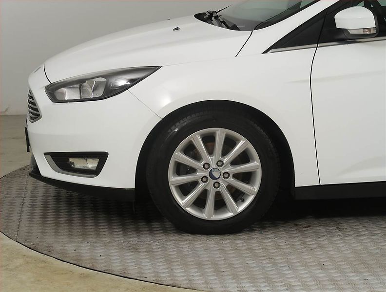 Ford Focus (2016) Titanium 1.5 TDCi, Serv.kniha - fotka 14 z 19