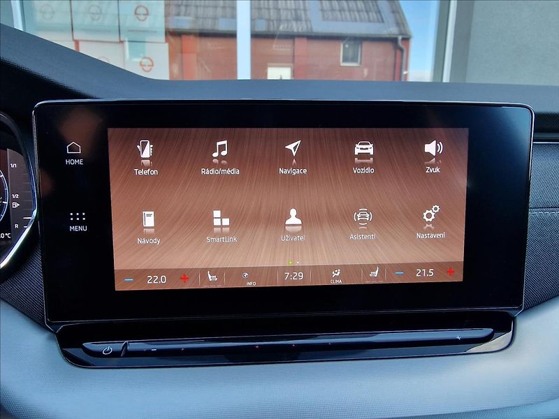 Škoda Octavia 2.0 TDI DSG Style Combi,1.Maj - fotka 25 z 50