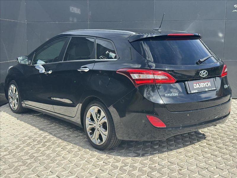 Hyundai i30 1,6 CRDI Premium AT ČR - fotka 6 z 28