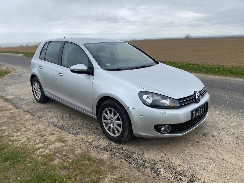 Volkswagen Golf (2011) Team 1.6tdi 77kw - fotka 3 z 18