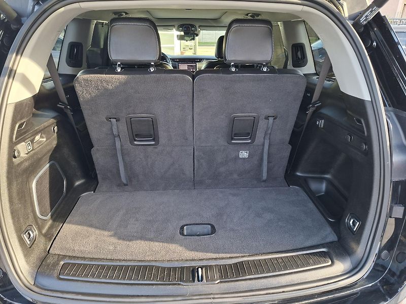 Jeep Grand Cherokee (2022) 3,6L V6 4X4 LONG LIMITED 6míst - fotka 17 z 38