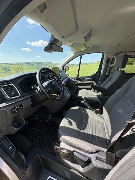 Ford Tourneo Custom (2021) 2,0 EcoBlue  - fotka 13 z 23