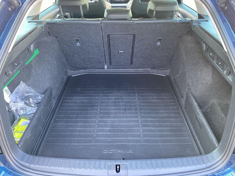 Škoda Octavia (2023) Combi 1.5 TSI M-HEV DSG Style+ - fotka 30 z 36