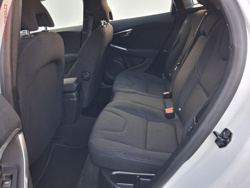 Volvo V40 (2013) 1.6 T2, Navi, bixen - fotka 10 z 15