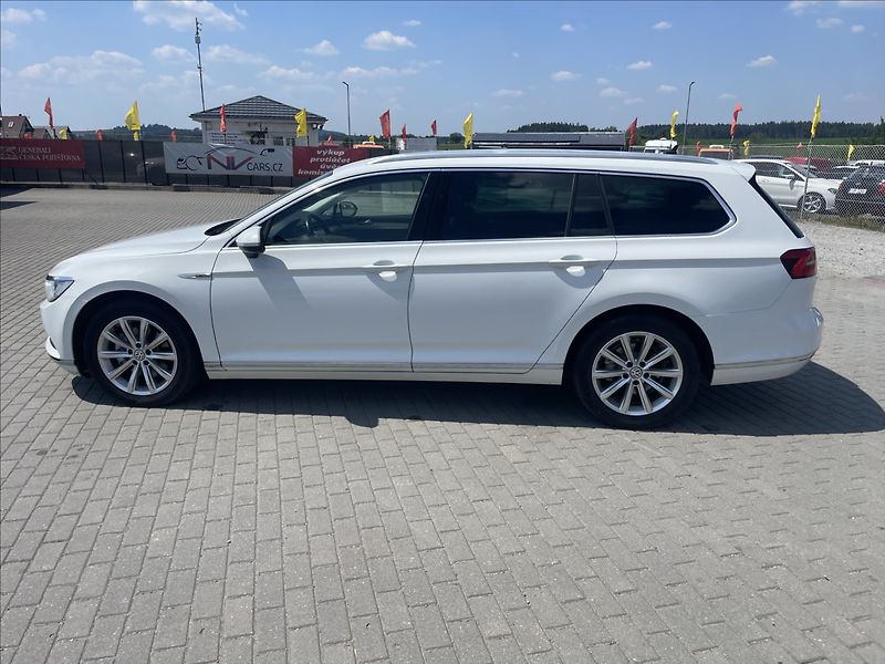 Volkswagen Passat 2,0 TDI 140kW BMT 4MOT DSG Hig - fotka 38 z 42