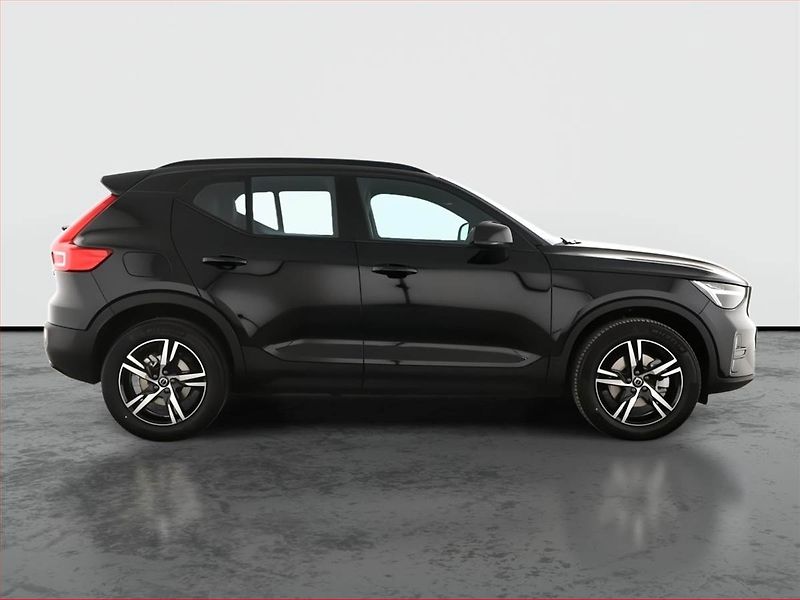 Volvo XC40 (2026) B3 - fotka 6 z 23