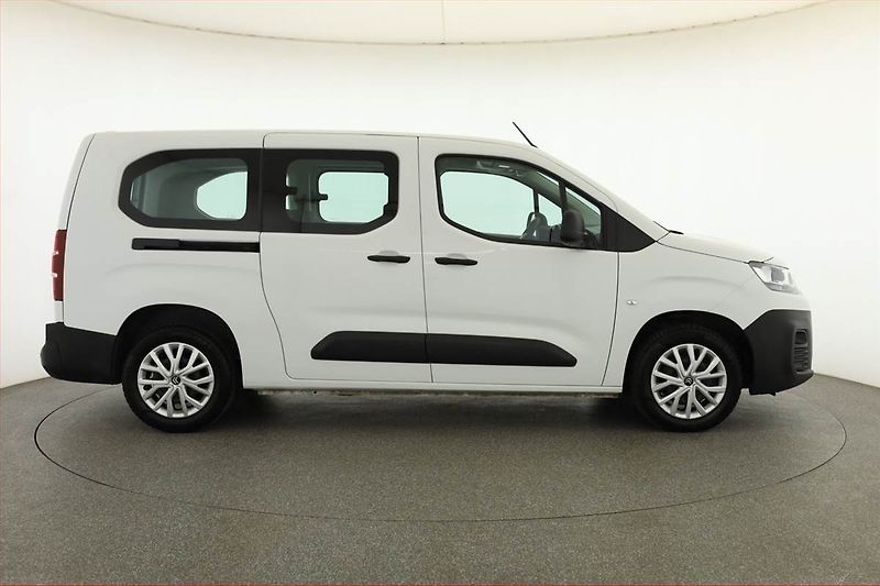 Citroën Berlingo (2023) Maxi Live Pack 1.2 PureTech - fotka 6 z 16