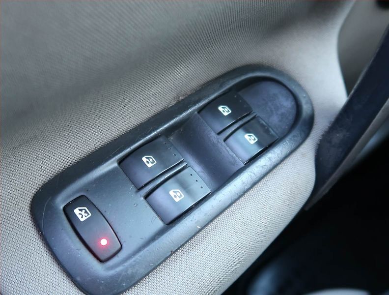 Renault Scénic (2006) 1.6 16V, po STK - fotka 14 z 16