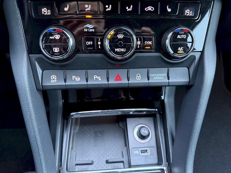 Škoda Karoq (2018) 2.0 TDI 110kW 4x4 DSG Style Pl - fotka 28 z 35