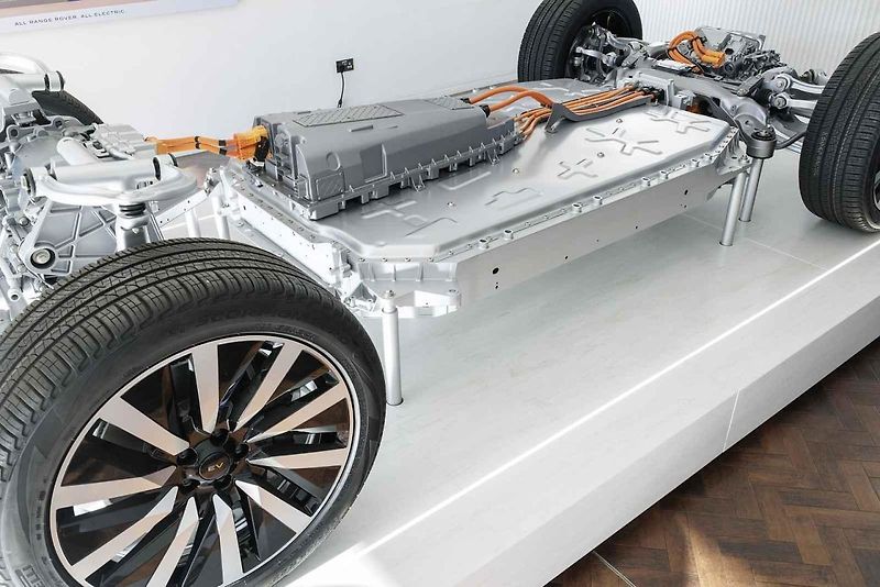 Elektrický Range Rover by se měl na trhu objevit už v letošním roce.