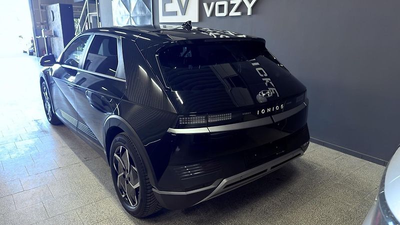 Hyundai Ioniq 5 (2021) Style 73kWh,REZERVOVÁNO - fotka 12 z 45